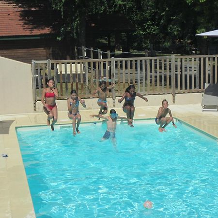 Saint-Sornin-Lavolps Camping Les Etoiles מראה חיצוני תמונה