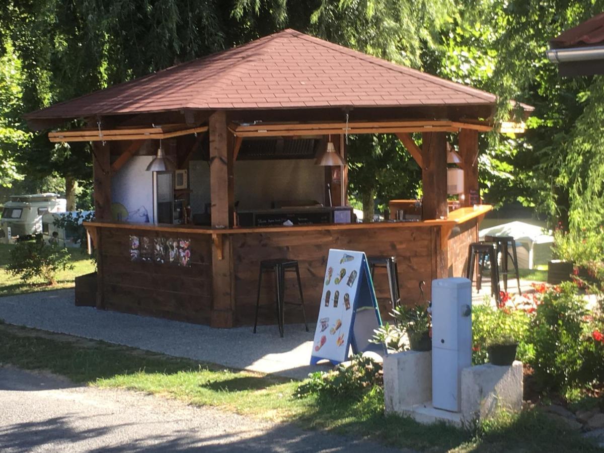 Saint-Sornin-Lavolps Camping Les Etoiles מראה חיצוני תמונה