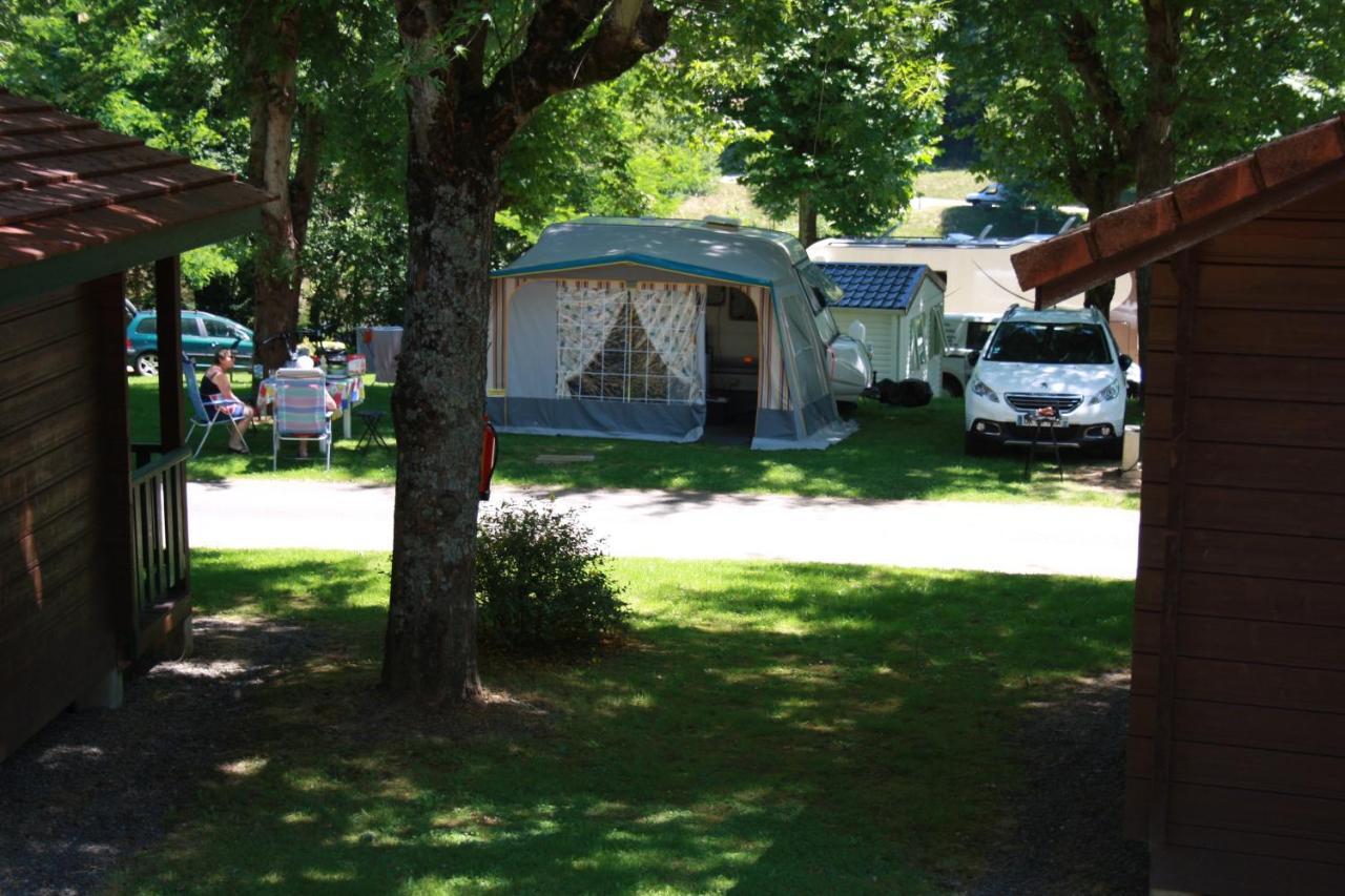 Saint-Sornin-Lavolps Camping Les Etoiles מראה חיצוני תמונה