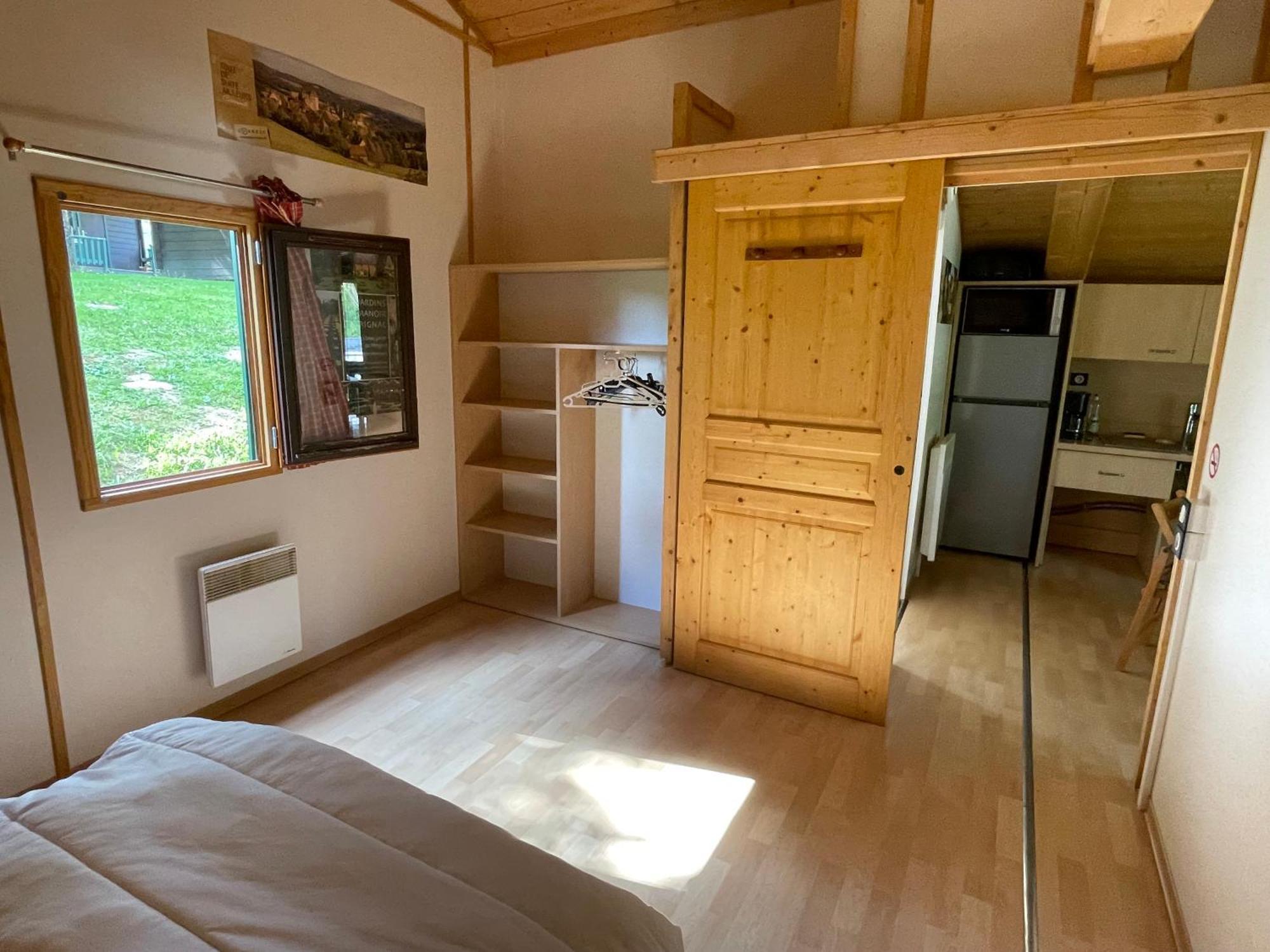 Saint-Sornin-Lavolps Camping Les Etoiles מראה חיצוני תמונה